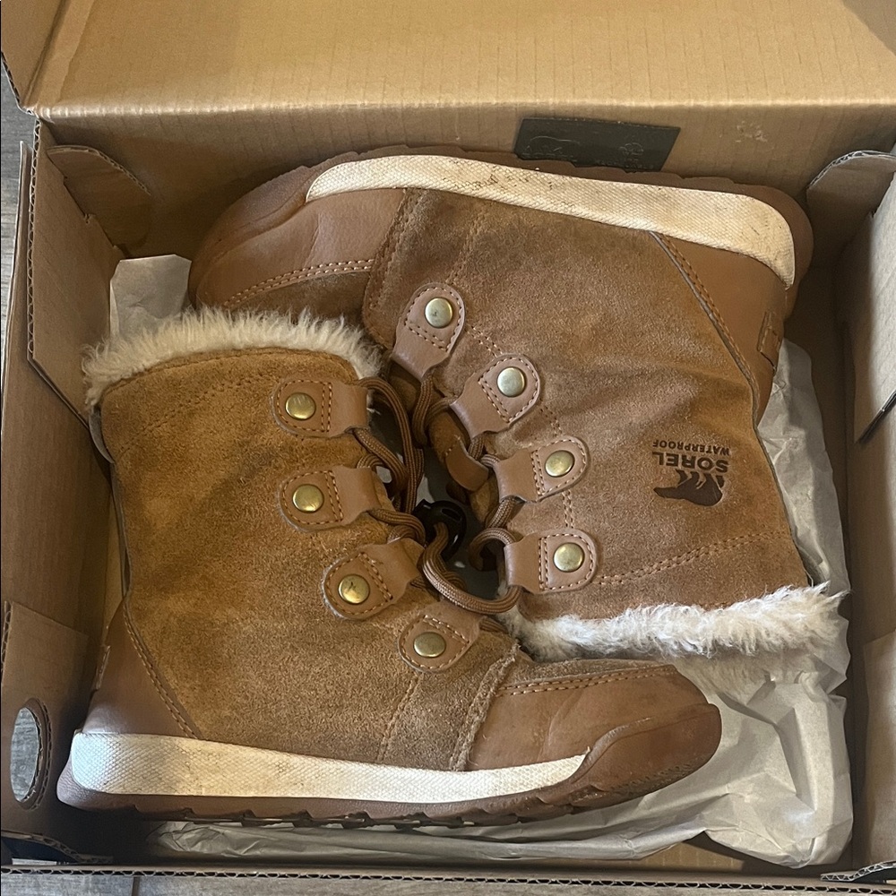Sorel girls Whitney II Suede Tan Winter Boots with Fur Trim